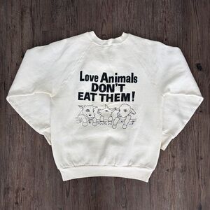 VINTAGE THE CHICAGO DINER LOVE ANIMALS DONT EAT THEM GRAPHIC SWEATSHIRT MEDIUM